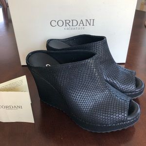 Cordani Witten Wedge Slide, Sz 7, Blk Python, NEW